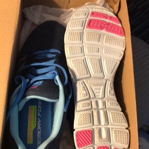 Very gently used Skechers Women’s Sneakers